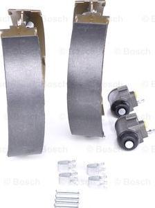 BOSCH 0 204 114 646 - Kit freno, freni a tamburo www.autoricambit.com