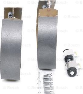 BOSCH 0 204 114 661 - Kit freno, freni a tamburo www.autoricambit.com