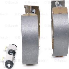 BOSCH 0 204 114 661 - Kit freno, freni a tamburo www.autoricambit.com