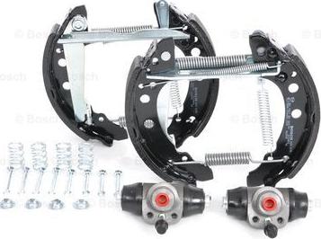 BOSCH 0 204 114 606 - Kit freno, freni a tamburo www.autoricambit.com