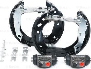 BOSCH 0 204 114 600 - Kit freno, freni a tamburo www.autoricambit.com