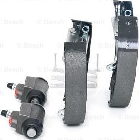 BOSCH 0 204 114 600 - Kit freno, freni a tamburo www.autoricambit.com