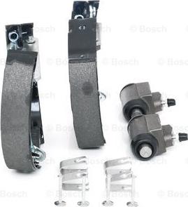 BOSCH 0 204 114 600 - Kit freno, freni a tamburo www.autoricambit.com