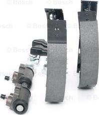 BOSCH 0 204 114 614 - Kit freno, freni a tamburo www.autoricambit.com