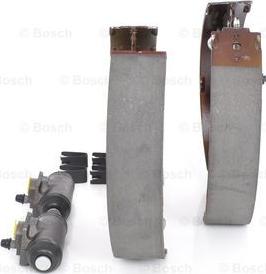 BOSCH 0 204 114 611 - Kit freno, freni a tamburo www.autoricambit.com