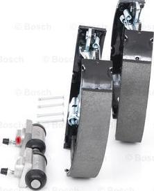 BOSCH 0 204 114 684 - Kit freno, freni a tamburo www.autoricambit.com