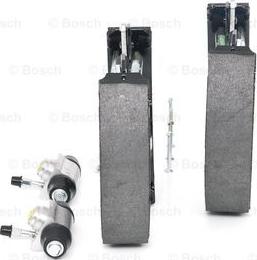 BOSCH 0 204 114 682 - Kit freno, freni a tamburo www.autoricambit.com