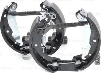 BOSCH 0 204 114 630 - Kit freno, freni a tamburo www.autoricambit.com