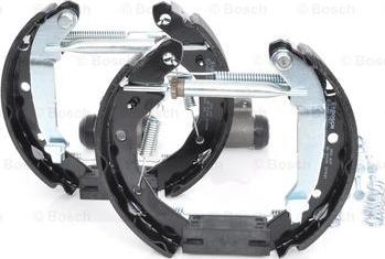 BOSCH 0 204 114 629 - Kit freno, freni a tamburo www.autoricambit.com