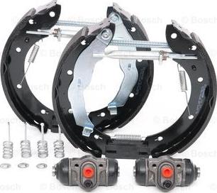 BOSCH 0 204 114 628 - Kit freno, freni a tamburo www.autoricambit.com