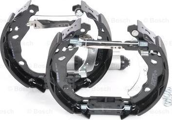 BOSCH 0 204 114 679 - Kit freno, freni a tamburo www.autoricambit.com