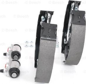 BOSCH 0 204 114 679 - Kit freno, freni a tamburo www.autoricambit.com