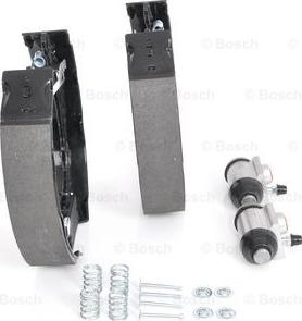 BOSCH 0 204 114 679 - Kit freno, freni a tamburo www.autoricambit.com