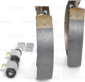 BOSCH 0 204 114 677 - Kit freno, freni a tamburo www.autoricambit.com