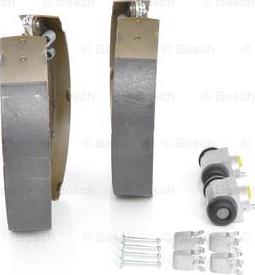 BOSCH 0 204 114 677 - Kit freno, freni a tamburo www.autoricambit.com