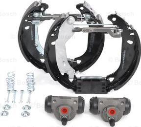 BOSCH 0 204 114 040 - Kit freno, freni a tamburo www.autoricambit.com