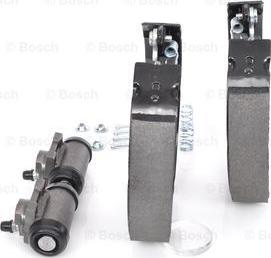 BOSCH 0 204 114 040 - Kit freno, freni a tamburo www.autoricambit.com