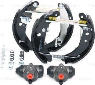 BOSCH 0 204 114 047 - Kit freno, freni a tamburo www.autoricambit.com