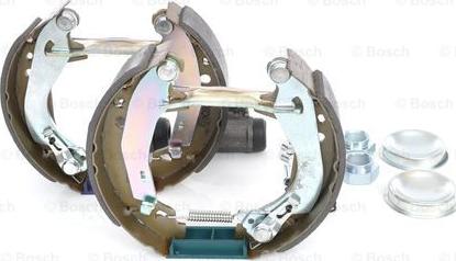 BOSCH 0 204 114 056 - Kit freno, freni a tamburo www.autoricambit.com