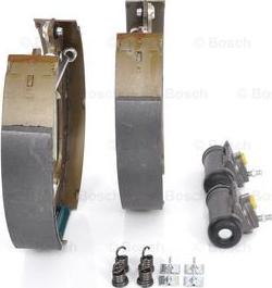 BOSCH 0 204 114 001 - Kit freno, freni a tamburo www.autoricambit.com