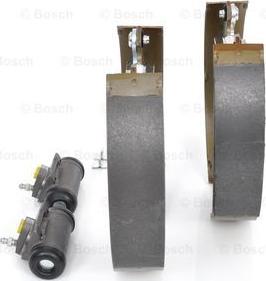 BOSCH 0 204 114 001 - Kit freno, freni a tamburo www.autoricambit.com