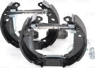 BOSCH 0 204 114 073 - Kit freno, freni a tamburo www.autoricambit.com