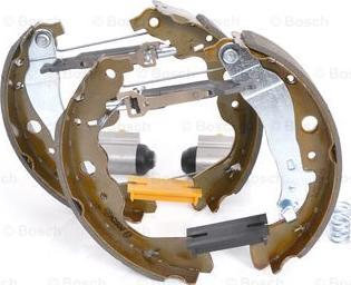 BOSCH 0 204 114 197 - Kit freno, freni a tamburo www.autoricambit.com