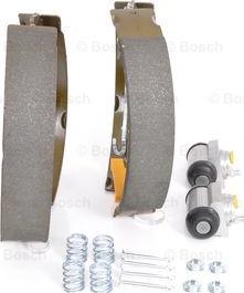 BOSCH 0 204 114 197 - Kit freno, freni a tamburo www.autoricambit.com