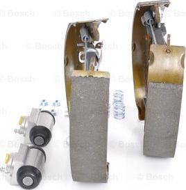 BOSCH 0 204 114 197 - Kit freno, freni a tamburo www.autoricambit.com