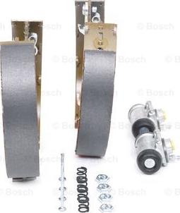 BOSCH 0 204 114 154 - Kit freno, freni a tamburo www.autoricambit.com