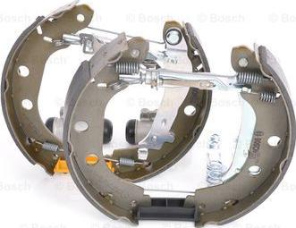 BOSCH 0 204 114 167 - Kit freno, freni a tamburo www.autoricambit.com