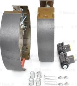 BOSCH 0 204 114 103 - Kit freno, freni a tamburo www.autoricambit.com