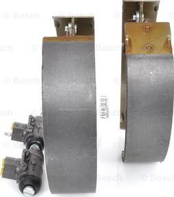 BOSCH 0 204 114 103 - Kit freno, freni a tamburo www.autoricambit.com