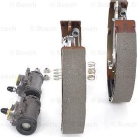 BOSCH 0 204 114 128 - Kit freno, freni a tamburo www.autoricambit.com