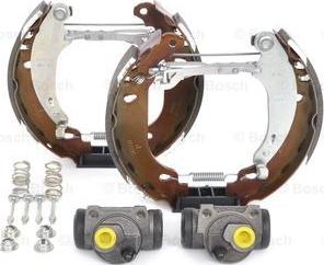 BOSCH 0 204 114 128 - Kit freno, freni a tamburo www.autoricambit.com