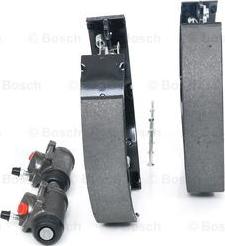 BOSCH 0 204 114 122 - Kit freno, freni a tamburo www.autoricambit.com