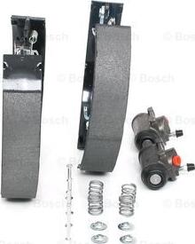 BOSCH 0 204 114 122 - Kit freno, freni a tamburo www.autoricambit.com