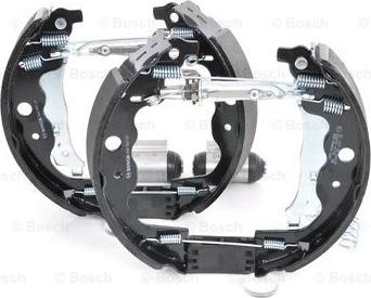 BOSCH 0 204 114 896 - Kit freno, freni a tamburo www.autoricambit.com