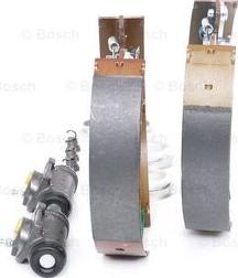 BOSCH 0 204 114 203 - Kit freno, freni a tamburo www.autoricambit.com