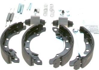 BOSCH 0 204 113 590 - Kit freno, freni a tamburo www.autoricambit.com