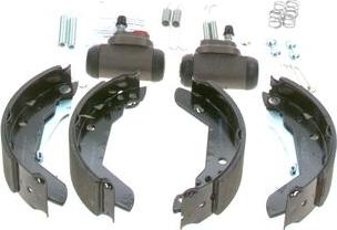 BOSCH 0 204 113 523 - Kit freno, freni a tamburo www.autoricambit.com