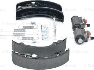 BOSCH 0 204 113 696 - Kit freno, freni a tamburo www.autoricambit.com