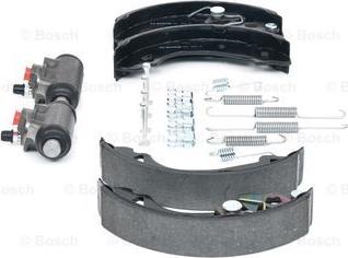 BOSCH 0 204 113 696 - Kit freno, freni a tamburo www.autoricambit.com