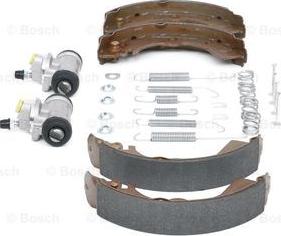 BOSCH 0 204 113 697 - Kit freno, freni a tamburo www.autoricambit.com