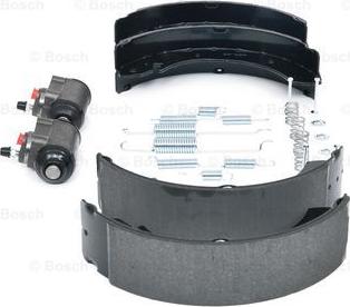 BOSCH 0 204 113 602 - Kit freno, freni a tamburo www.autoricambit.com