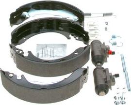 BOSCH 0 204 113 617 - Kit freno, freni a tamburo www.autoricambit.com