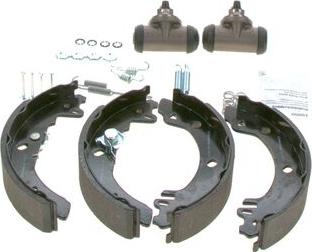 BOSCH 0 204 113 688 - Kit freno, freni a tamburo www.autoricambit.com