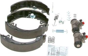 BOSCH 0 204 113 688 - Kit freno, freni a tamburo www.autoricambit.com