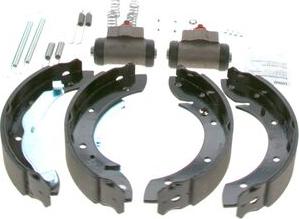 BOSCH 0 204 113 678 - Kit freno, freni a tamburo www.autoricambit.com