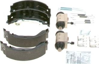 BOSCH 0 204 113 741 - Kit freno, freni a tamburo www.autoricambit.com